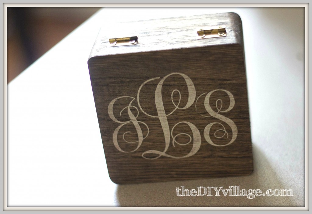 DIY Monogrammed Jewelry Box: theDIYvillage.com