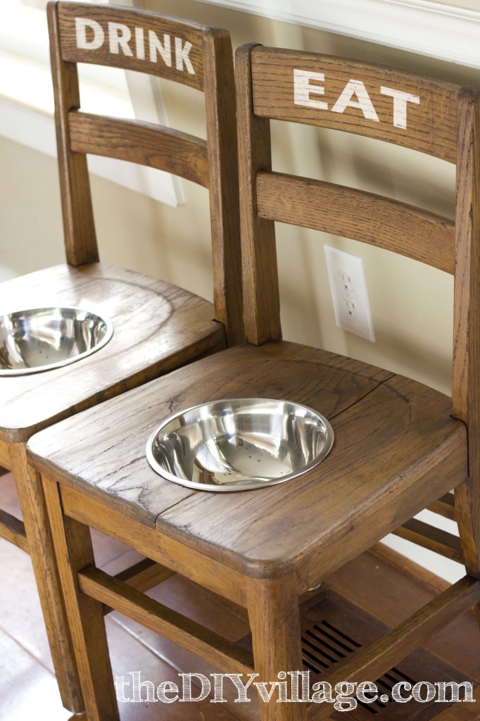 Elevated feeding station.  Perfect for large dogs, especially as they get older and bending to the ground becomes increasingly hard for them. 