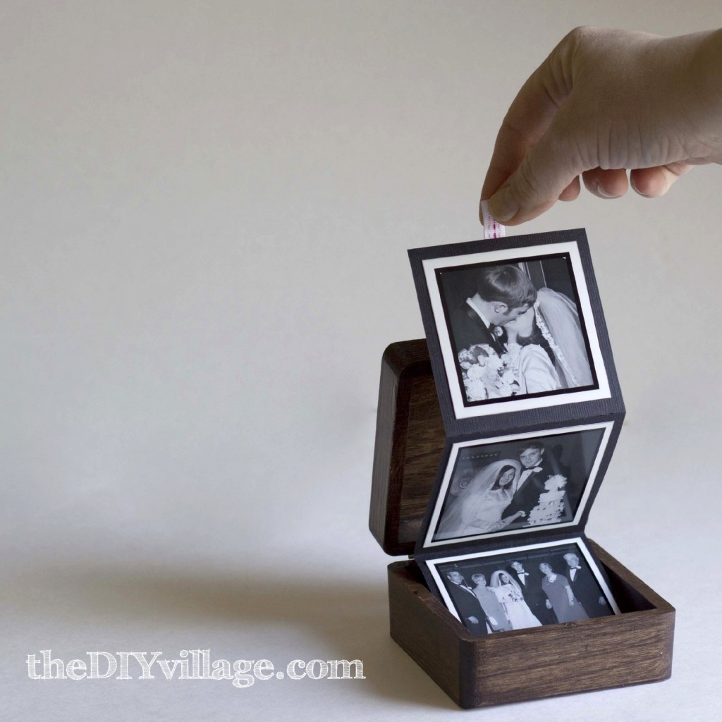 Pop Up Photo Box - Gift idea by: theDIYvillage.com