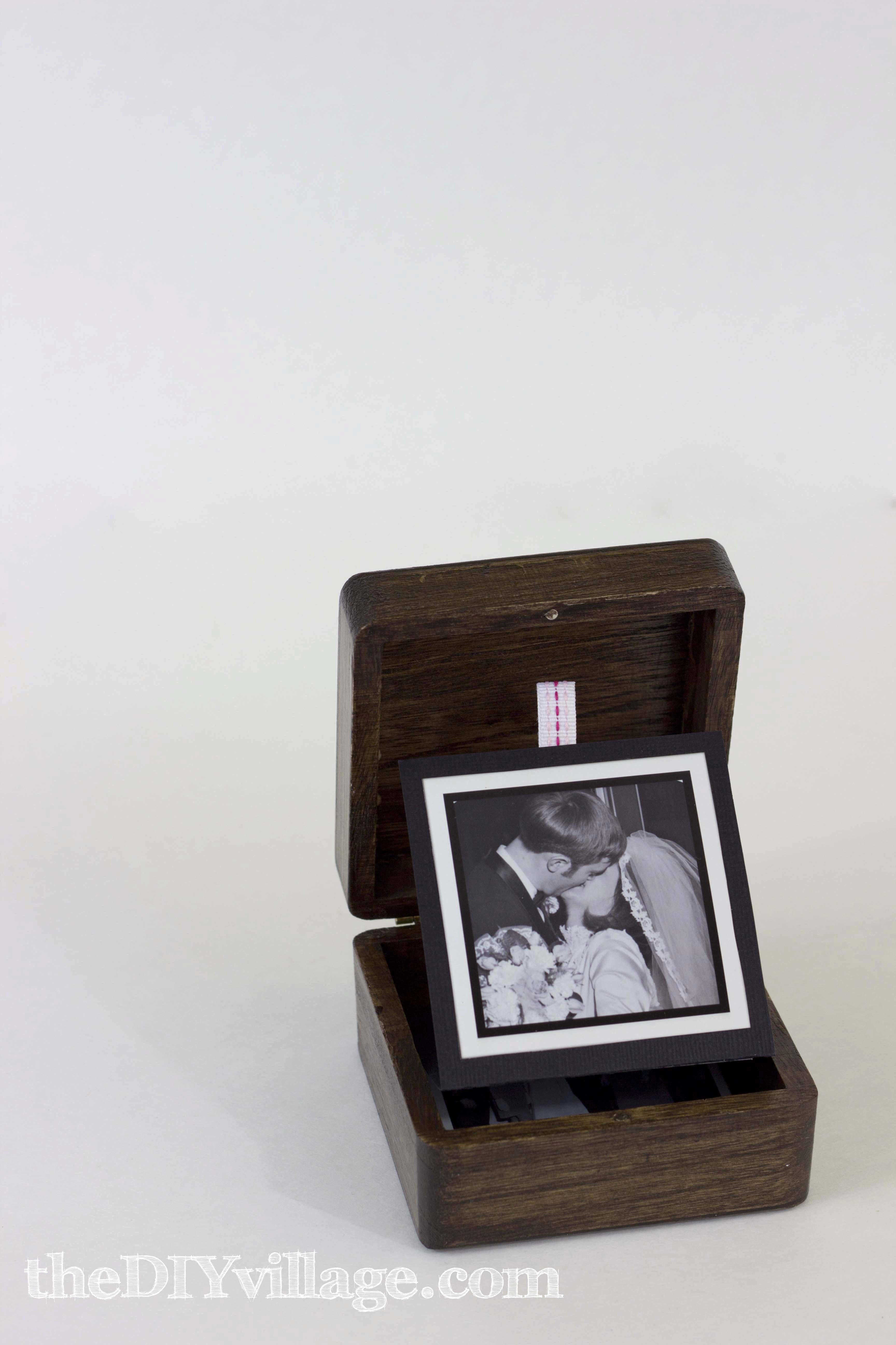 Pop-Up Photo Box (Gift Idea) - the DIY village