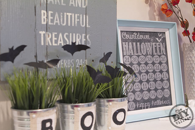 Adorable chalkboard printable to help the kiddos countdown to Halloween