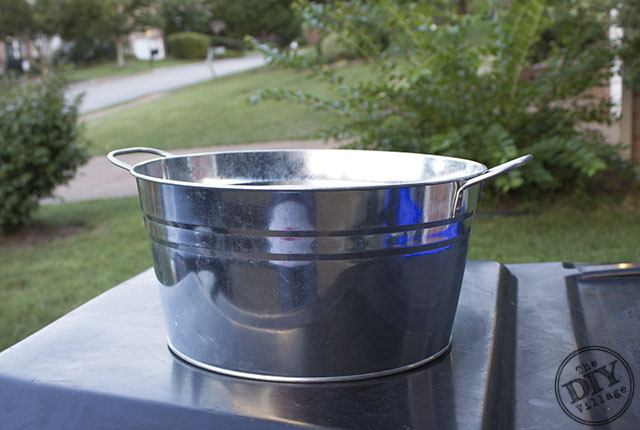 How to antique a galvanized metal bucket
