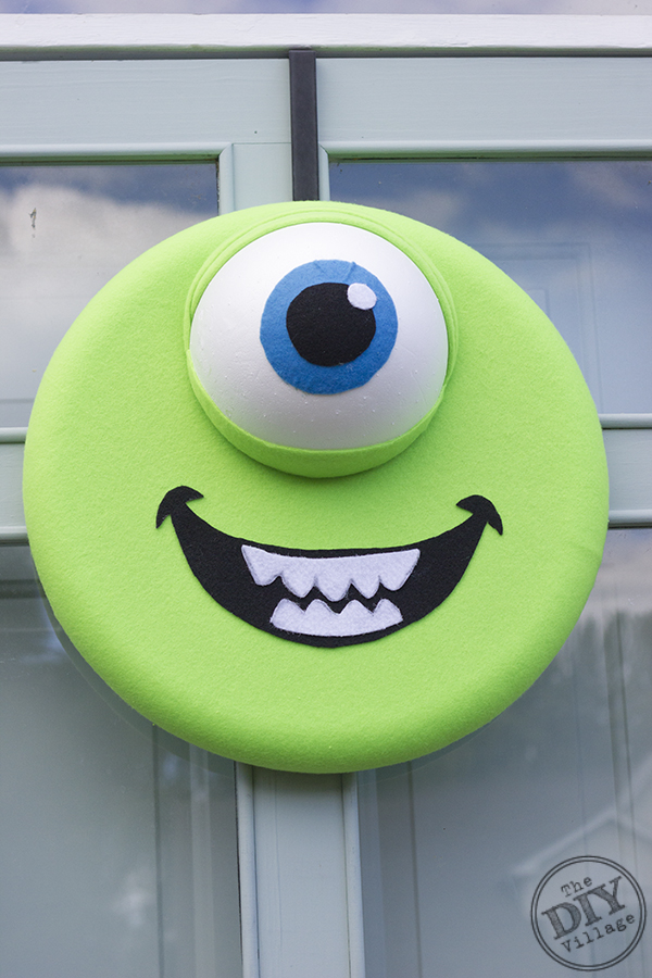 Monsters, Inc. Inspired Mike Wazowski Halloween Wreath!  This is so perfect for a themed birthday party!