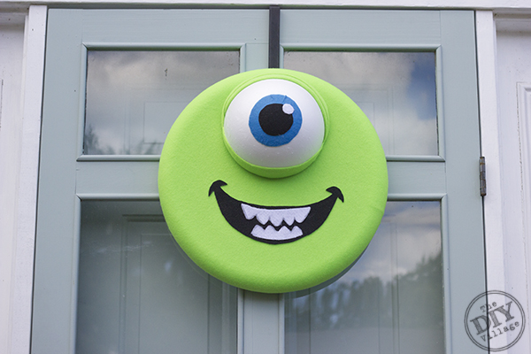 Monsters, Inc. Inspired Mike Wazowski Halloween Wreath!  This is so perfect for a themed birthday party!