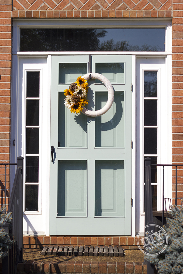 Who said a wreath has to be boring? This tutorial is great for making a sunflower wreath. Perfect for the fall or most anytime of year!