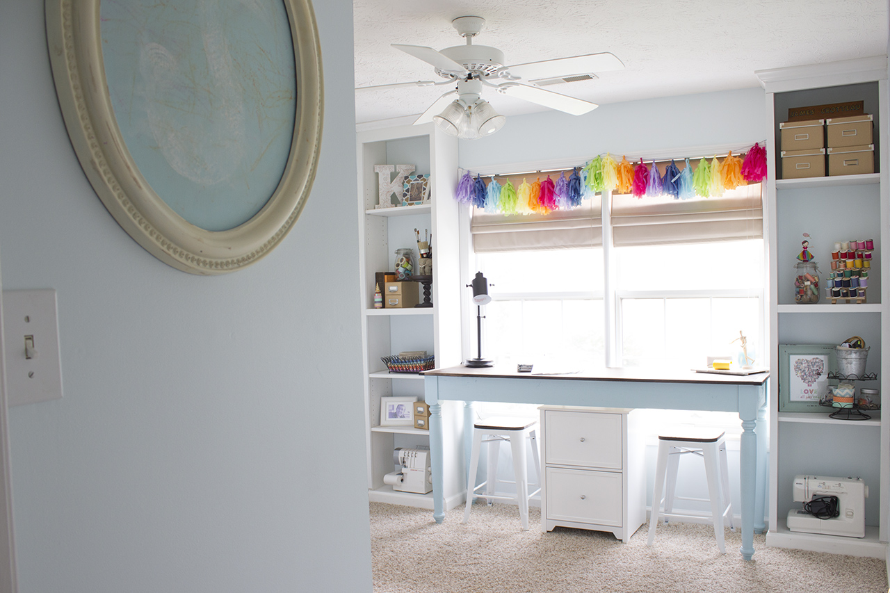 Amazing craft room makeover for under $200. 