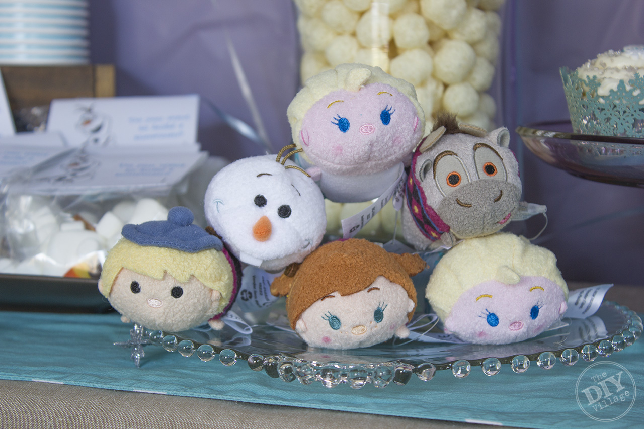 Elsa themed (Frozen) party ideas for the busy mom! So cute. 