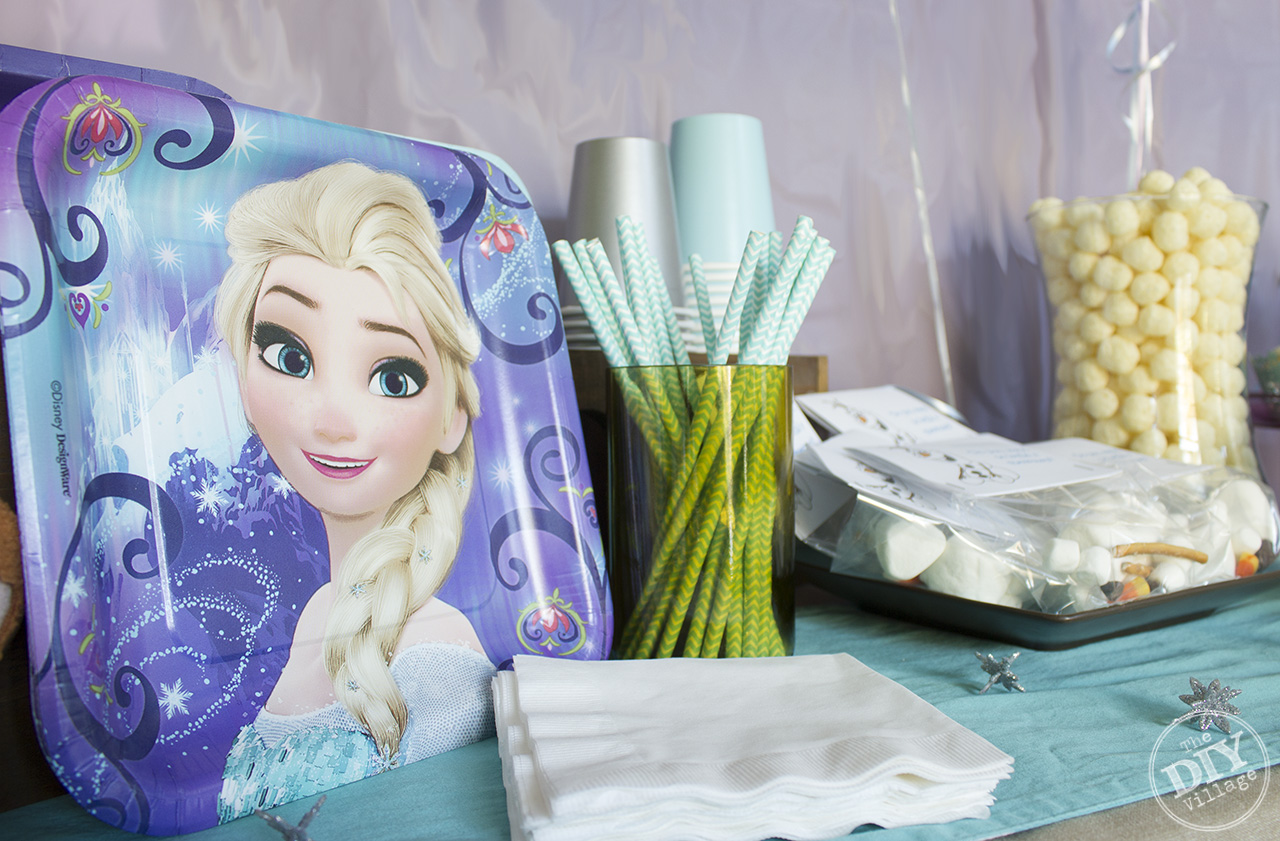 Elsa themed (Frozen) party ideas for the busy mom! So cute. 