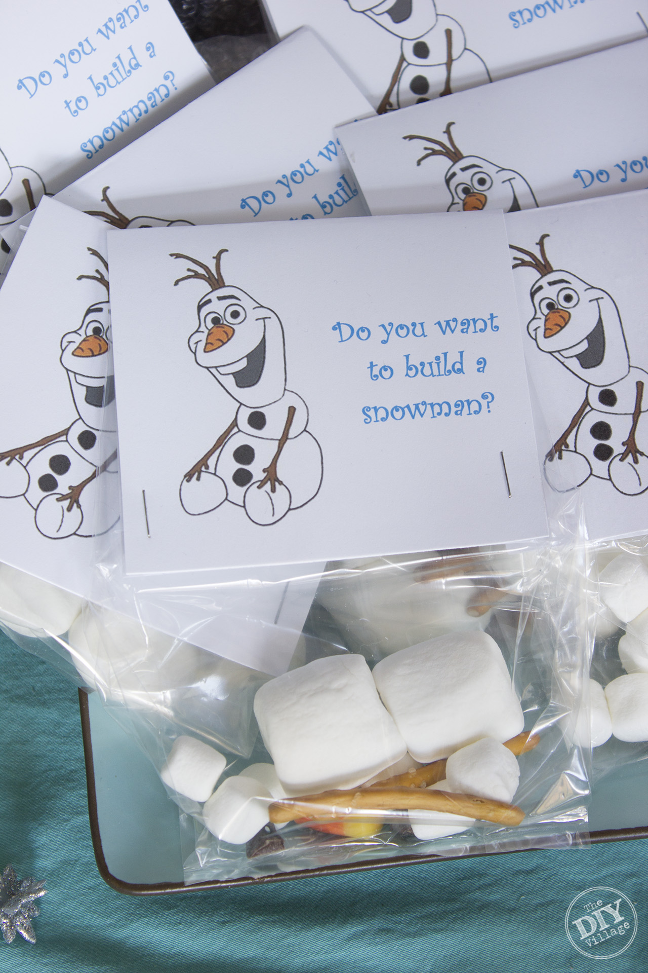 Elsa themed (Frozen) party ideas for the busy mom! So cute. 