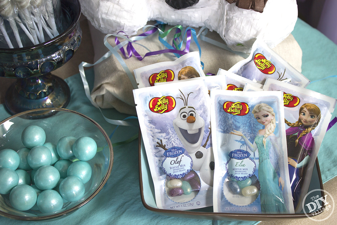 Elsa themed (Frozen) party ideas for the busy mom! So cute. 