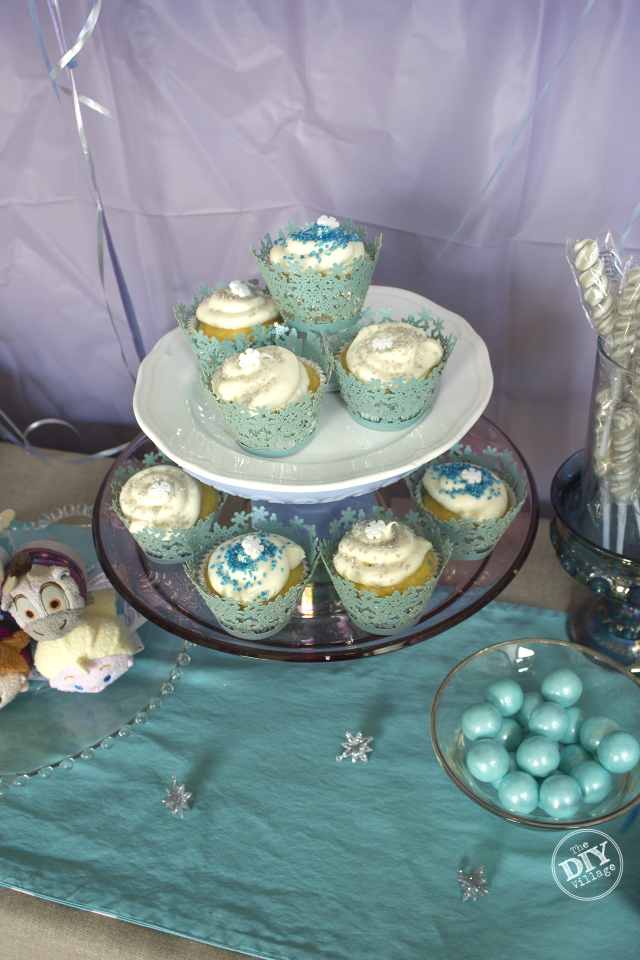 Elsa themed (Frozen) party ideas for the busy mom! So cute. 