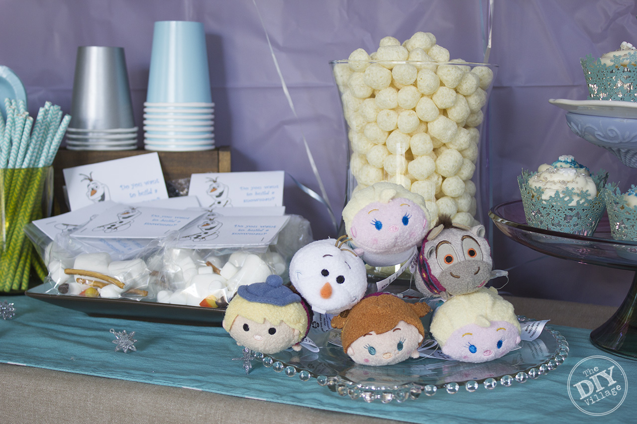 Elsa themed (Frozen) party ideas for the busy mom! So cute. 