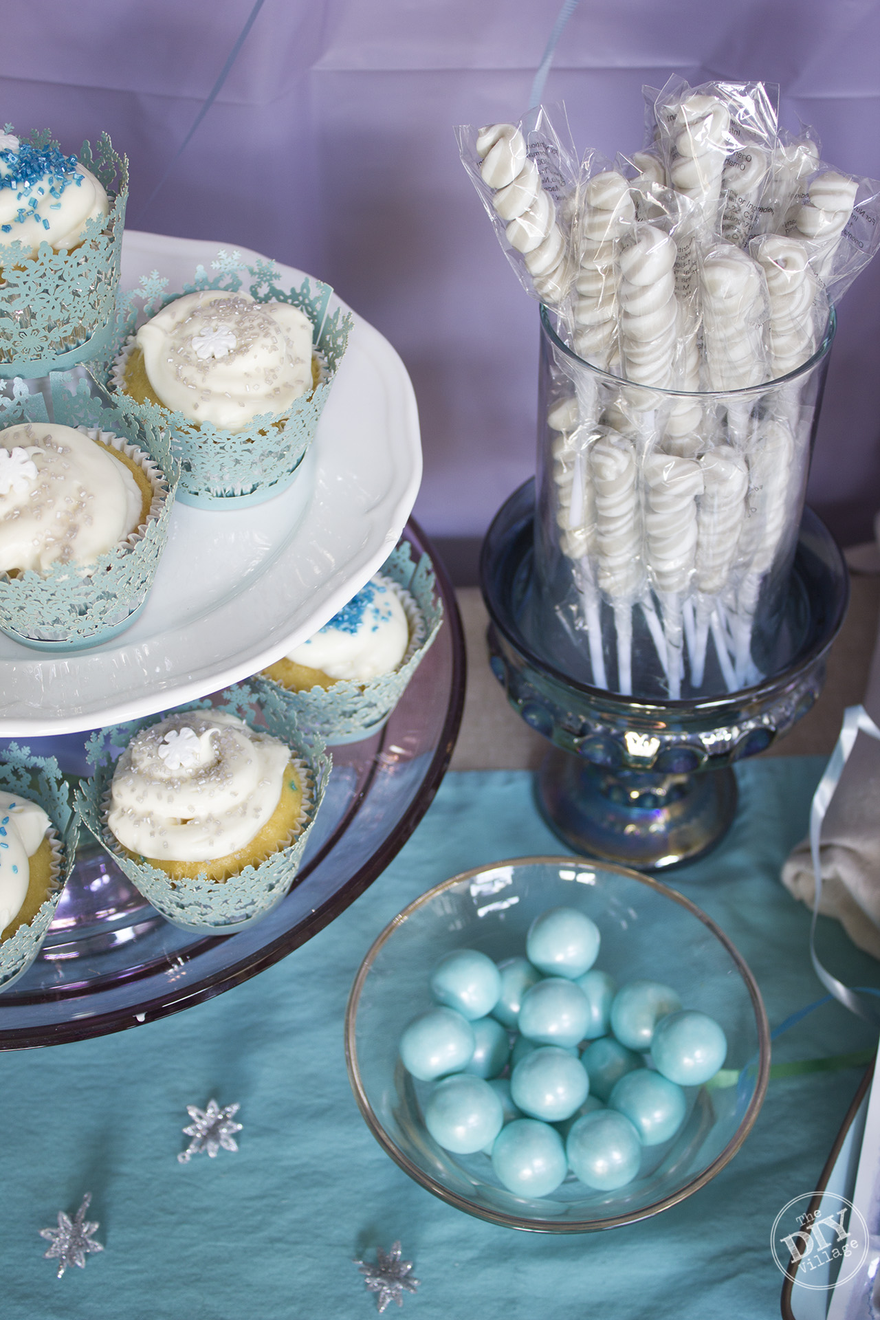 Elsa themed (Frozen) party ideas for the busy mom! So cute. 