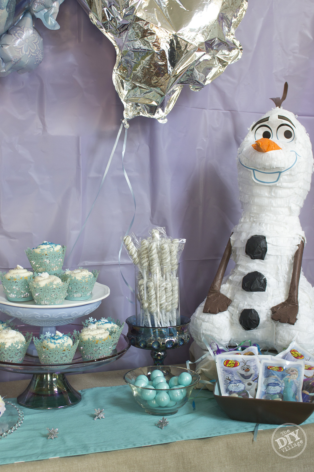 Elsa themed (Frozen) party ideas for the busy mom! So cute. 