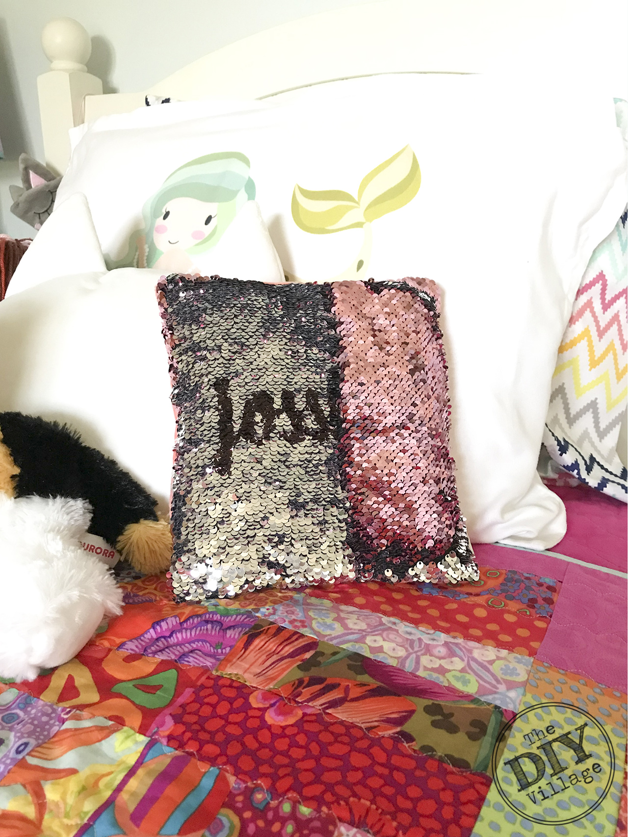 Easy Dollar Store Project - DIY Hidden Message sequin Pillow. They can be personalized with names, messages, anything! Such a fun idea. #hiddenmessagepillow #diycraft #sequinpillow #personalizedgift #monogrmamedgift #bling #sparkle #dollarstorecraft #dollarstorechallenge #fastcraft