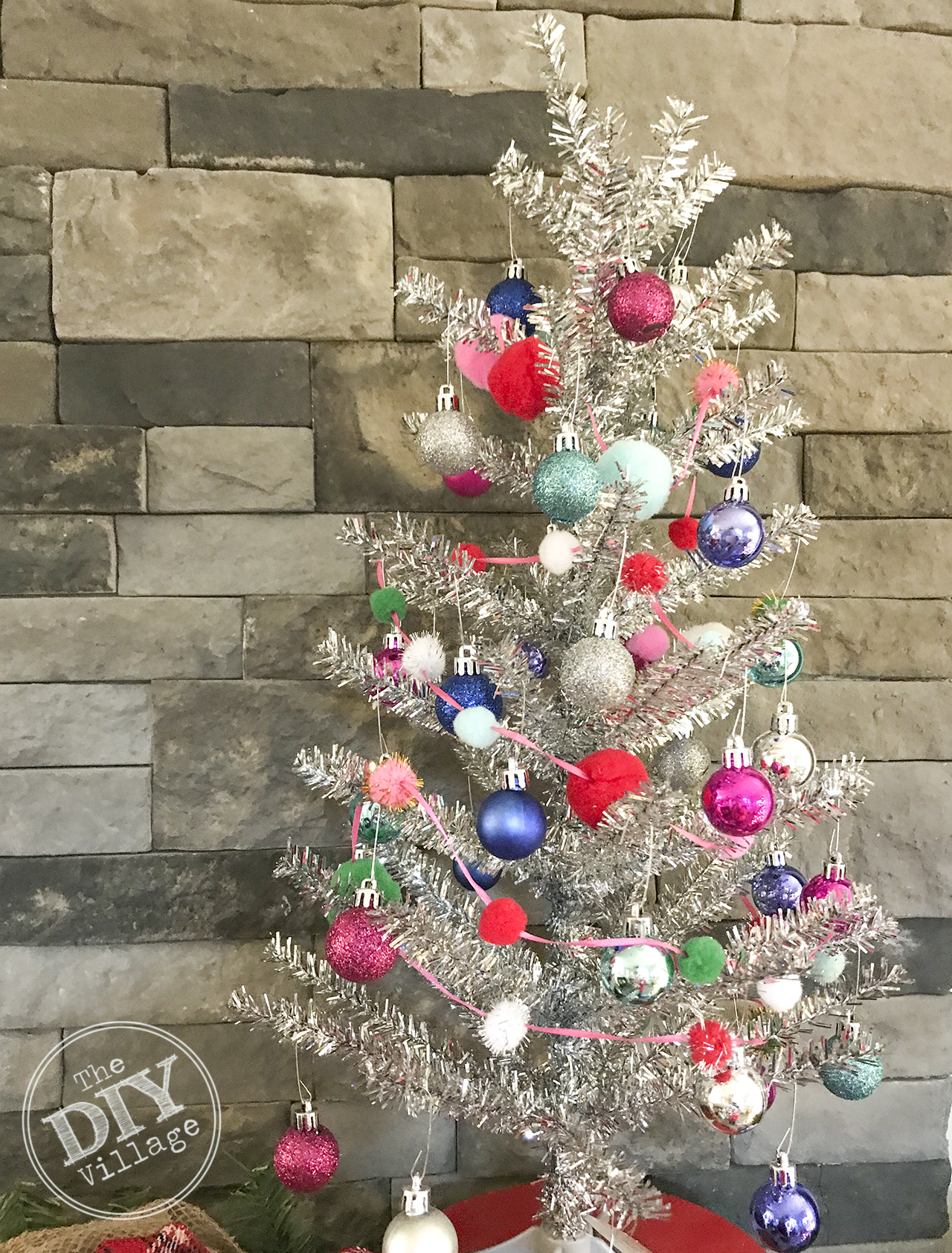 Easy DIY pom pom garland with dollar store items. #pompom #garland #diy #christmas