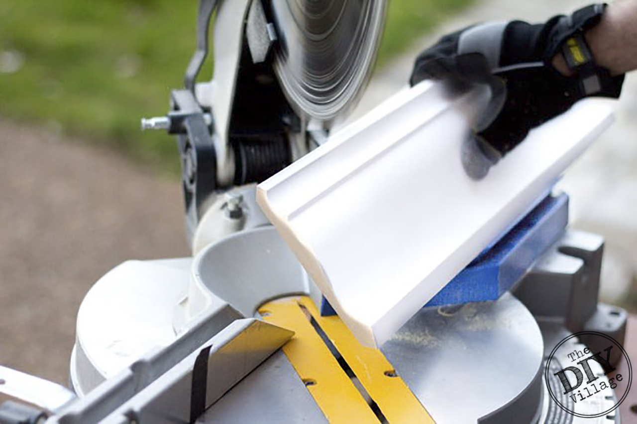 DIY Crown Molding Shelf Tutorial Cutting-an-Outside-Left-Corner #diy #homedecor #homeimprovement