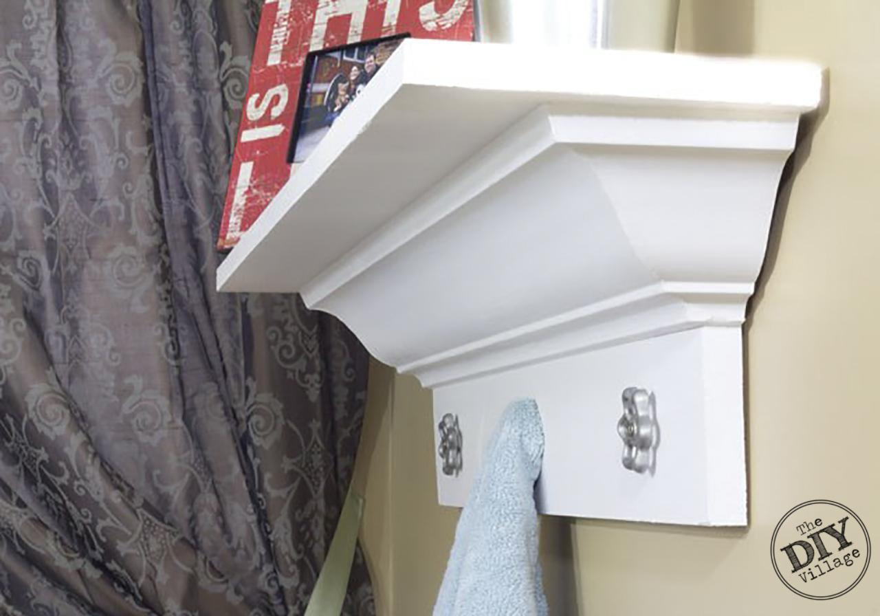 DIY Decorative Crown Molding shelf tutorial Decorative-Crown-Molding-Up-Close #diy #homedecor #homeimprovement